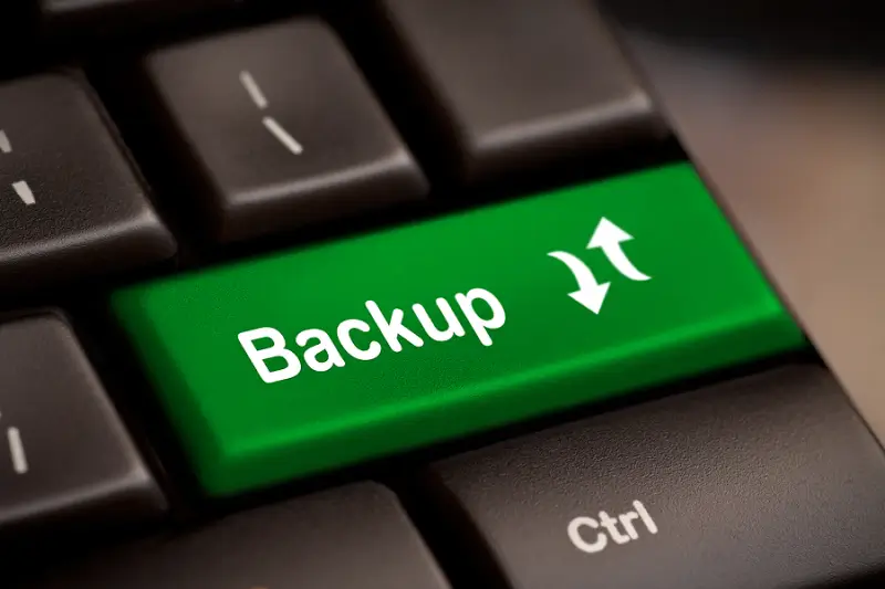 A green backup button represents an automated backup process.